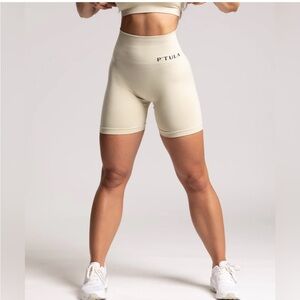 P'tula Women's Cream High-Waisted Shorts